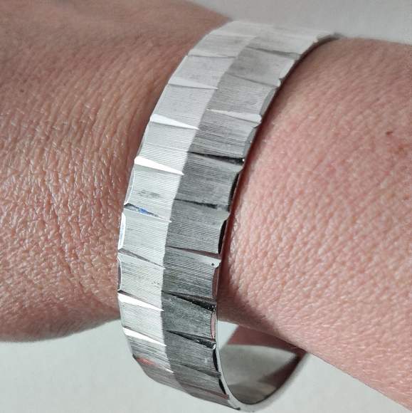 Vintage Money Wide Bangle bracelet - Picture 4 of 16